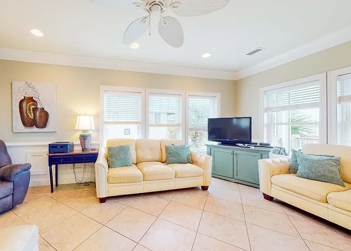 Lagoon-view Coastal Retreat With Shared Pool Fishing Pier And Easy Access Holiday home Gulf Shores
