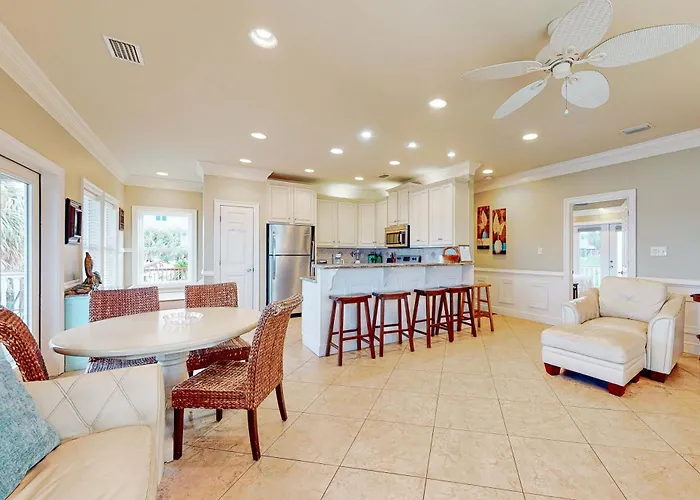 Lagoon-view Coastal Retreat With Shared Pool Fishing Pier And Easy Access Holiday home