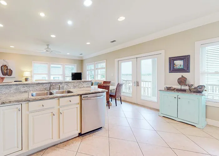 Lagoon-view Coastal Retreat With Shared Pool Fishing Pier And Easy Access *