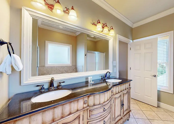 Lagoon-view Coastal Retreat With Shared Pool Fishing Pier And Easy Access Holiday home Gulf Shores