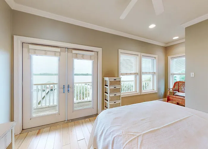 Lagoon-view Coastal Retreat With Shared Pool Fishing Pier And Easy Access Holiday home Gulf Shores