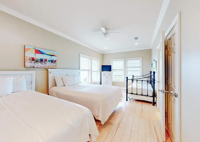 Lagoon-view Coastal Retreat With Shared Pool Fishing Pier And Easy Access Holiday home