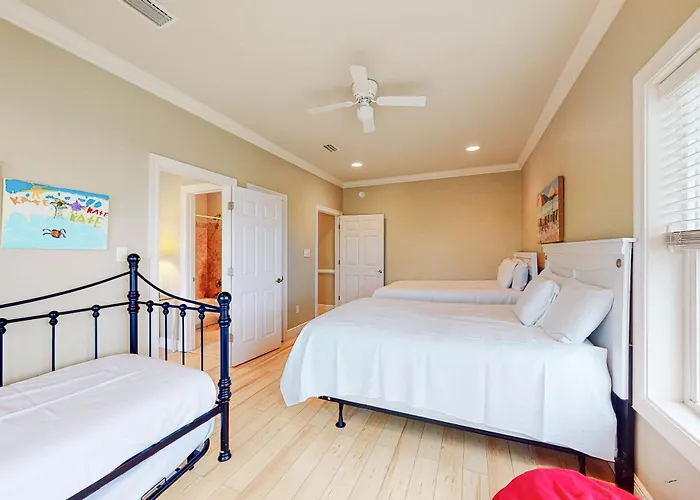 Lagoon-view Coastal Retreat With Shared Pool Fishing Pier And Easy Access *