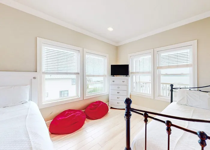 Lagoon-view Coastal Retreat With Shared Pool Fishing Pier And Easy Access Holiday home Gulf Shores
