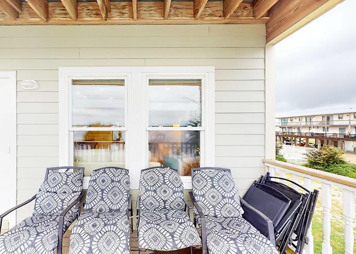 Lagoon-view Coastal Retreat With Shared Pool Fishing Pier And Easy Access