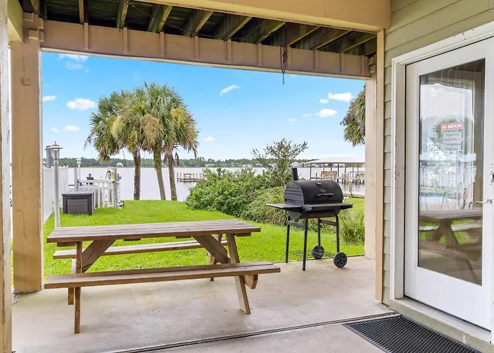 Holiday home Lagoon-view Coastal Retreat With Shared Pool Fishing Pier And Easy Access